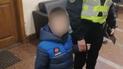 В Киеве пьяная мать спала на улице, а рядом плакал ее малыш: фото