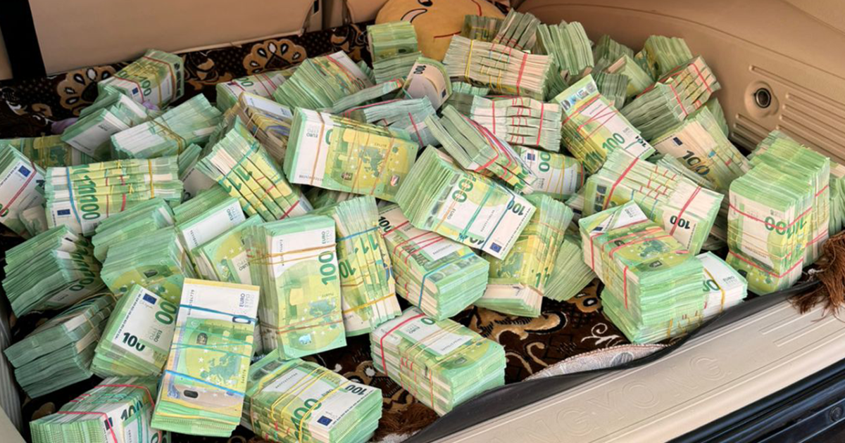 У багажнику знайшли майже 5 млн євро готівкою