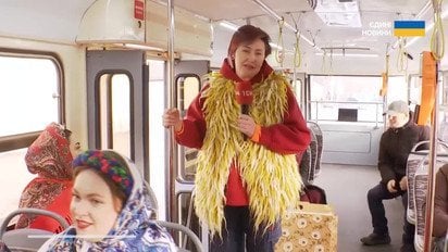 ТСН несе українцям новину про народження Христа просто у міському транспорті!