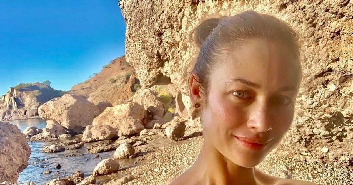 40-летняя Ольга Куриленко в откровенном купальнике похвасталась упругими ягодицами