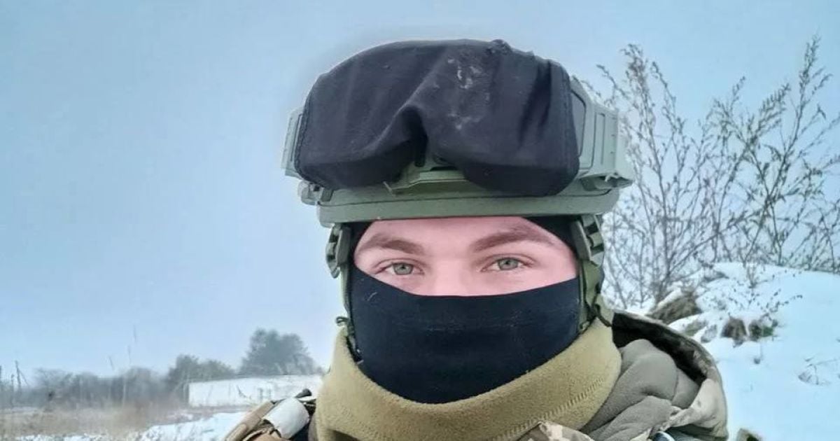 Диплом про вищу освіту отримали батьки замість загиблого сина. Фото: Київ Реальний.