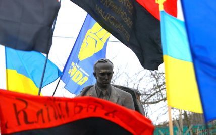 Киевлян спросят о переименовании улиц в честь Бандеры и Шухевича, но не говорят когда
