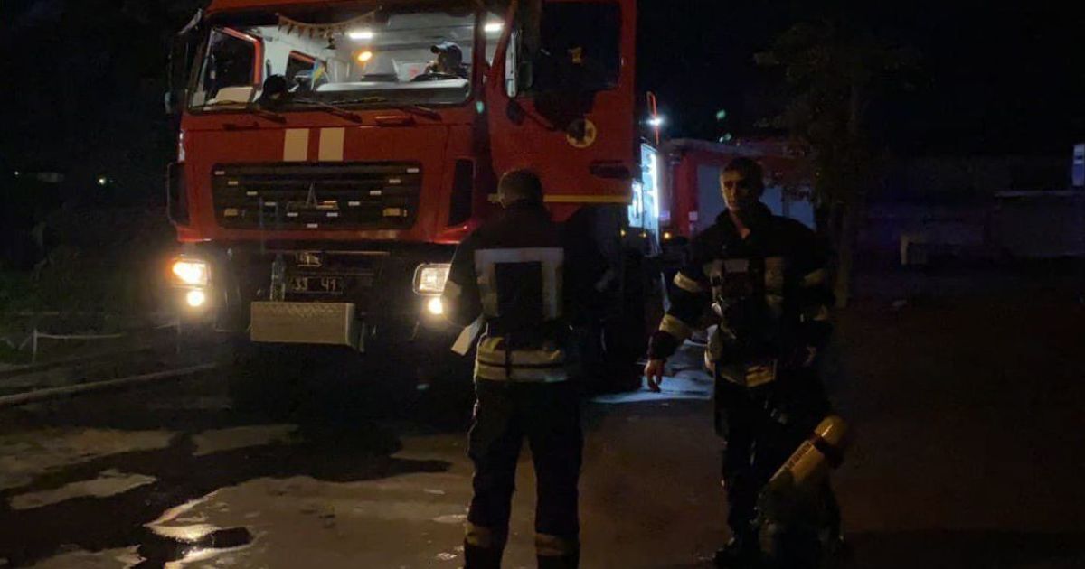 В Киеве вспыхнул пожар в многоэтажке: есть погибший и пострадавшие