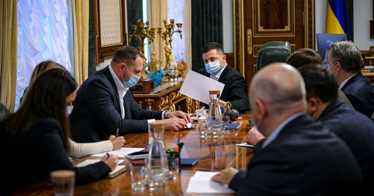 Должна быть презентация: Зеленский поручил Кабмину объяснить бизнесу, как можно работать во время январского карантина