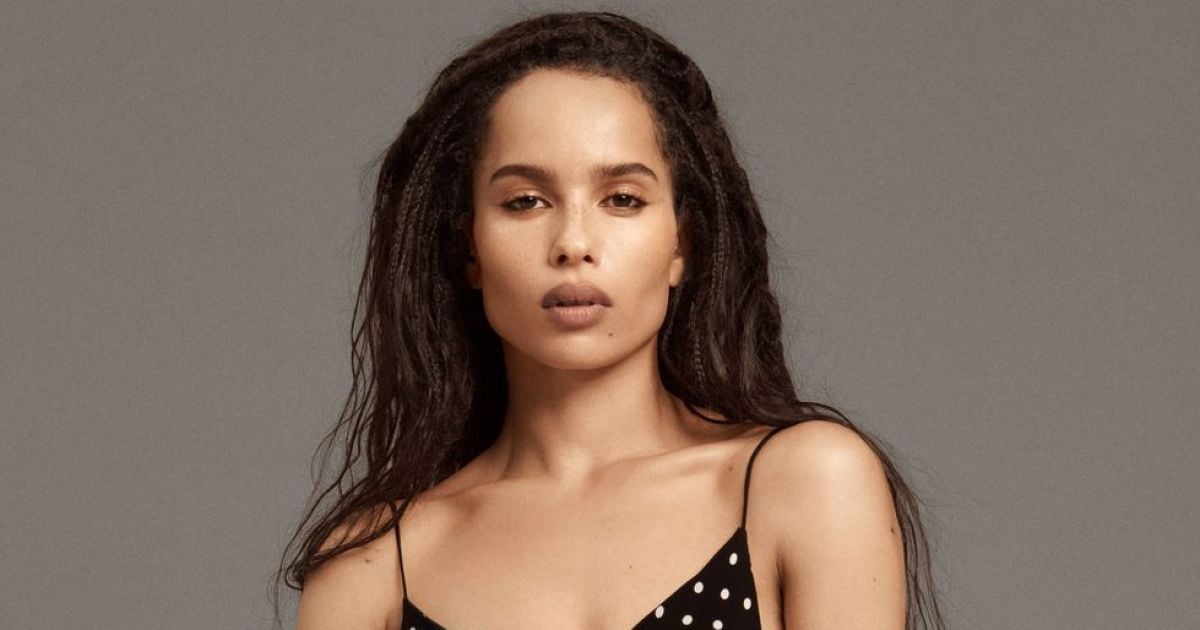 Гаряча Зої Кравіц еротично попестила себе та засвітила соски