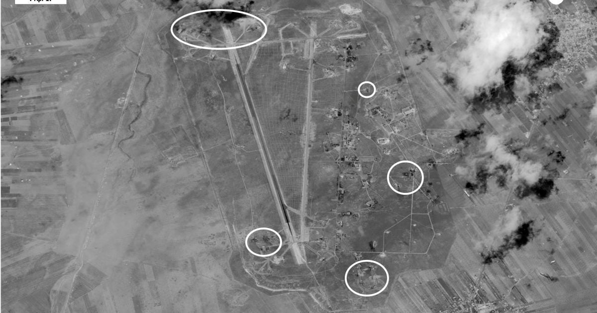 Супутникові знімки розмбомбленої авіабази у Сирії_2 / © Reuters
