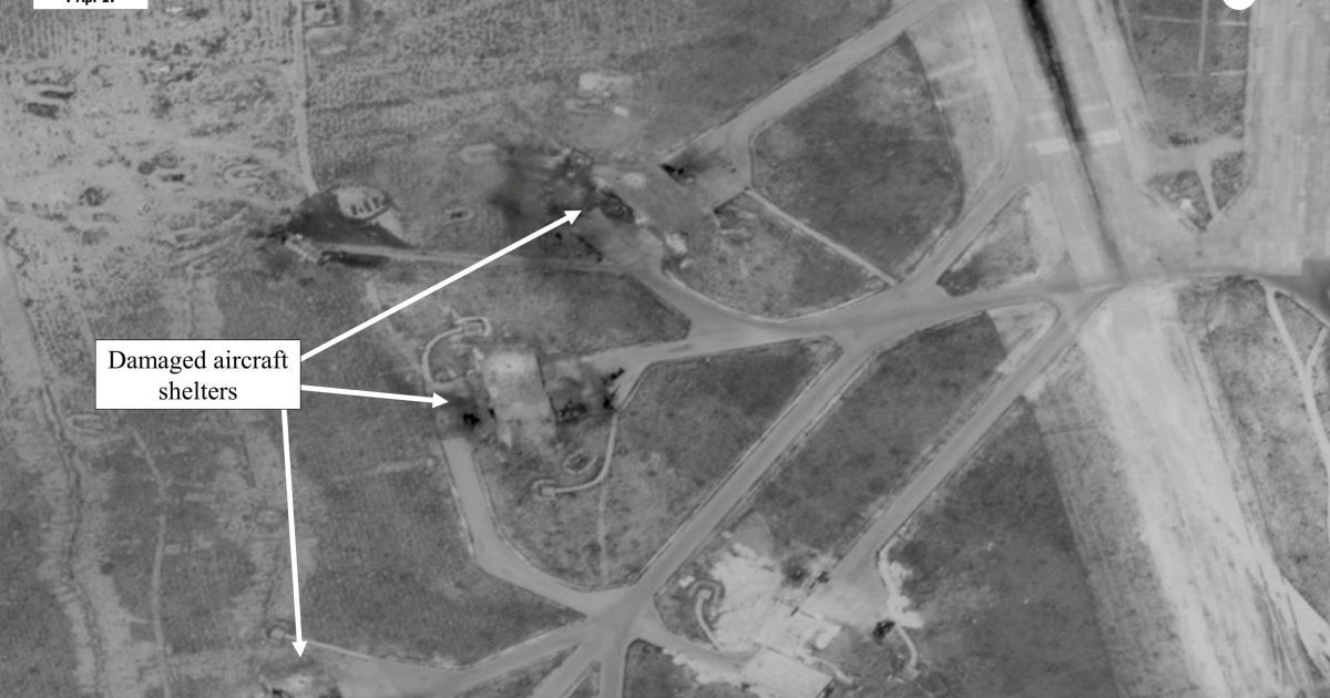 Супутникові знімки розмбомбленої авіабази у Сирії_6 / © Reuters