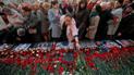З квітами, портретами Путіна і концертом: у Москві відбулася масова акція пам'яті жертв теракту у Пітері