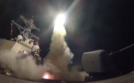 CNN: Американські есмінці, субмарини та літаки готові відповісти ударами в Сирії