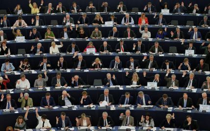 Праворадикалы против. Кто в Европарламенте не поддержал безвиз с Украиной