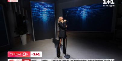 У студії "Сніданку" TAYANNA представила нову пісню "Темна вода"