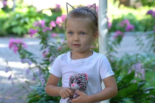 «Ребенок счастлив, бегает и играет»: 4-летняя Афина из Кривого Рога прошла курс реабилитации от Фонда Рината Ахметова