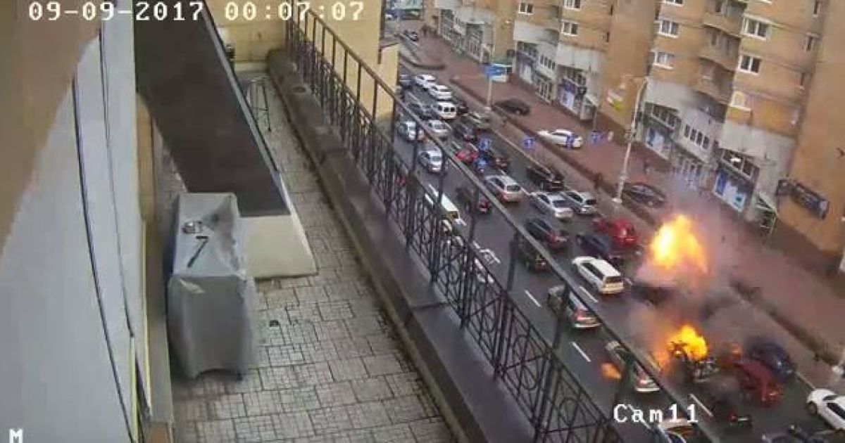 Камери спостереження зафіксували момент вибуху авто в Києві