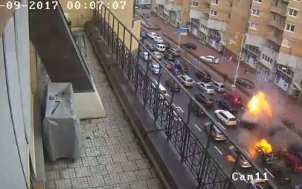 Камери спостереження зафіксували момент вибуху авто в Києві