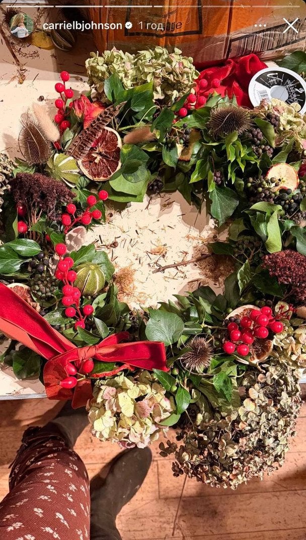 Вінок на дверях будинку Джонсонів