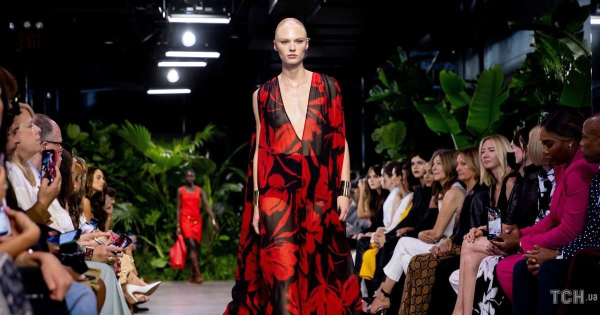 Показ Michael Kors весна-лето 2023