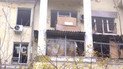 Днепряне чинят побитые квартиры после взрыва и на выбитых окнах оставляют Путину послание