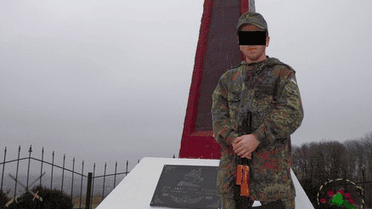 Есть, к примеру, свастика, выложенная из патронов, детские письма, фото со времен Майдана и тому подобное / © vk.com/igor_tank