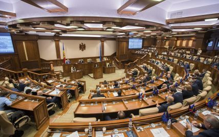 Депутати влаштували бійку у парламенті Молдови