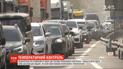 На основных въездах в Киев у водителей и пассажиров начали проверять температуру