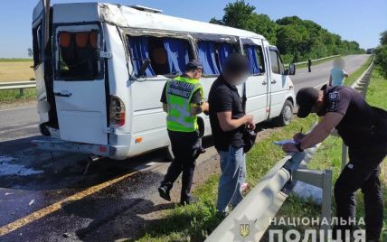 В Одесской области перевернулся микроавтобус с людьми: есть пострадавшие
