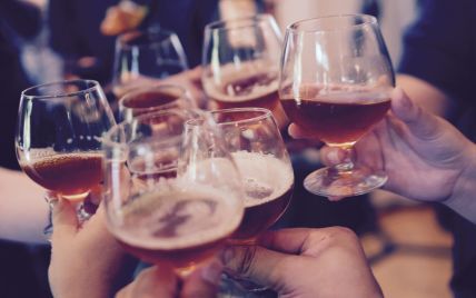 Алкоголь увеличивает риск заразиться коронавирусом - ВОЗ