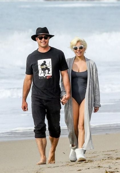 Lady Gaga, Тейлор Кинни, отдых, пляж, наряд, папарацци — Шоу-бизнес