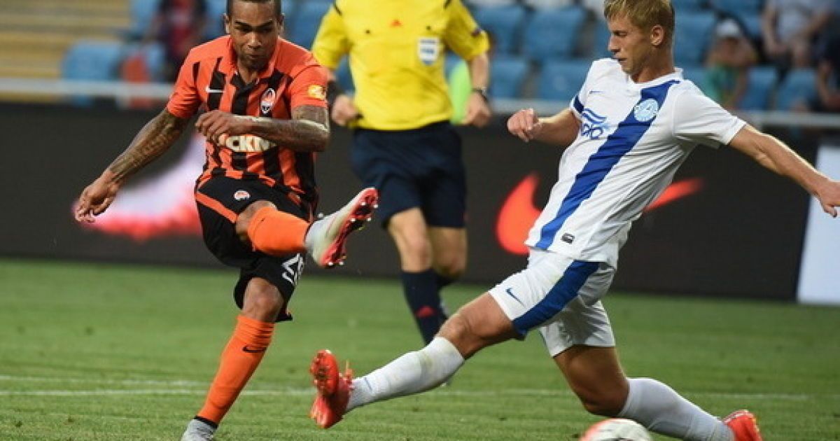 "Днепр" минимально одолел "Шахтер" в сверхинтересном матче в Одессе.