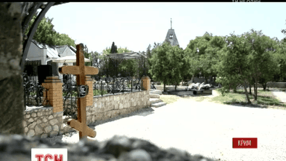 На могилі Віктора Януковича молодшого з'явився новий хрест