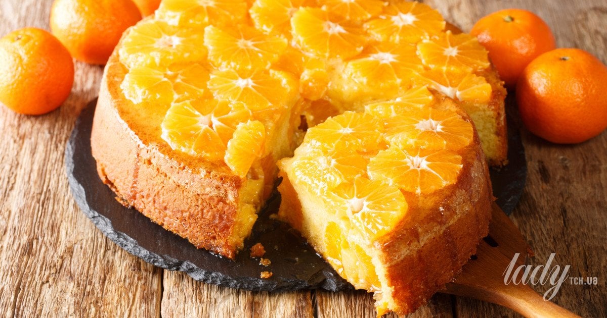 Шарлотка з мандаринами