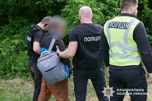 Момент затримання підозрюваного у Хмельницькому. Фото: ГУНП в Хмельницькій області.