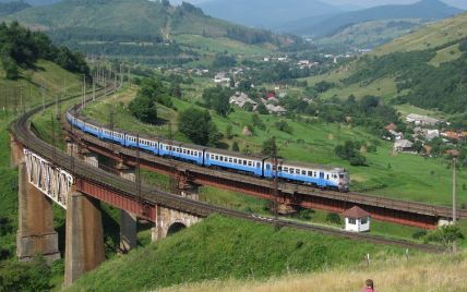 "Укрзализныця" назначила восемь дополнительных поездов