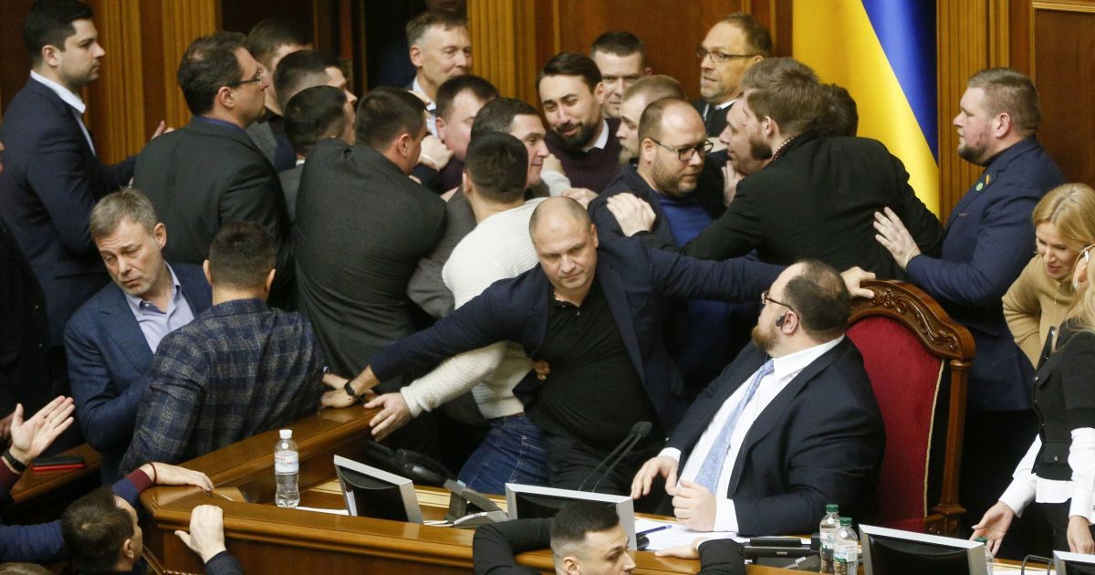 Закон о рынке земли: как в раде дрались и ссорились во время заседания
