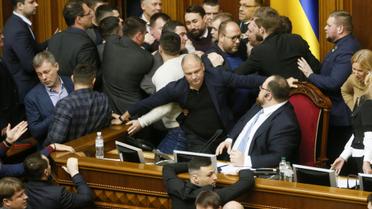 Штовханина та бійка у Верховній Раді / © Associated Press