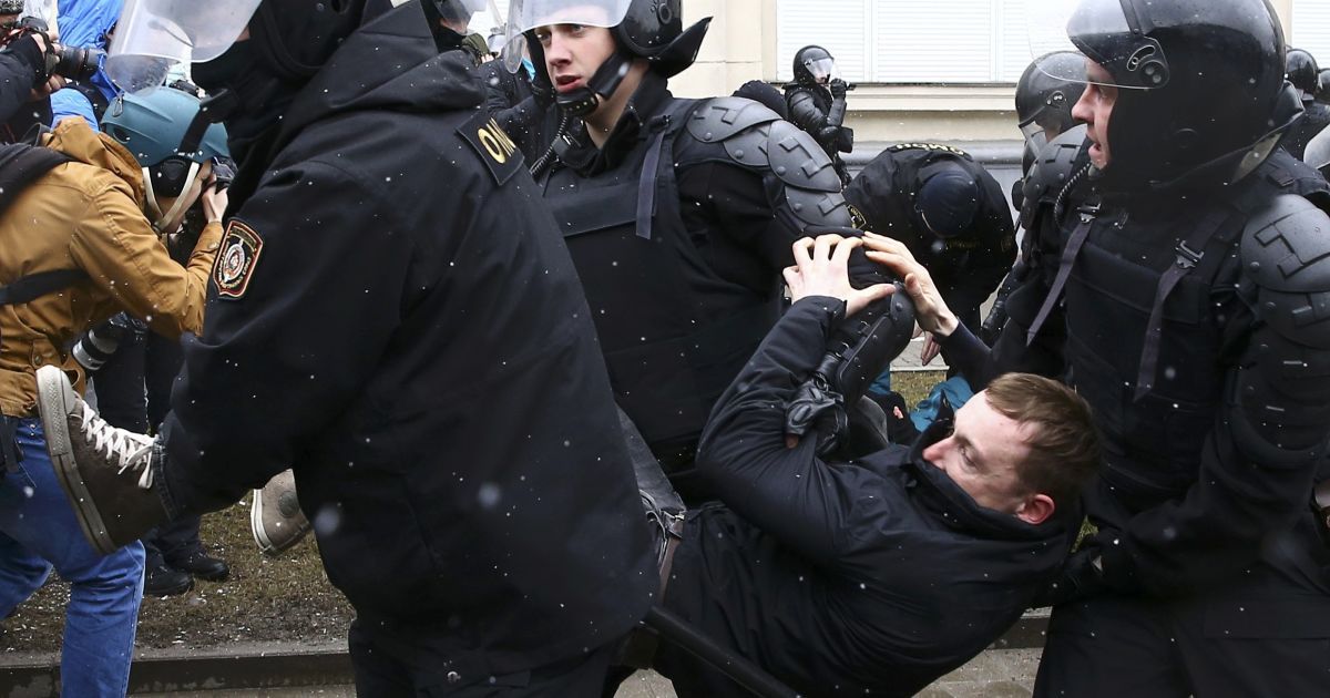 В день воли в беларуси правоохранители арестовали более тысячи демонстрантов