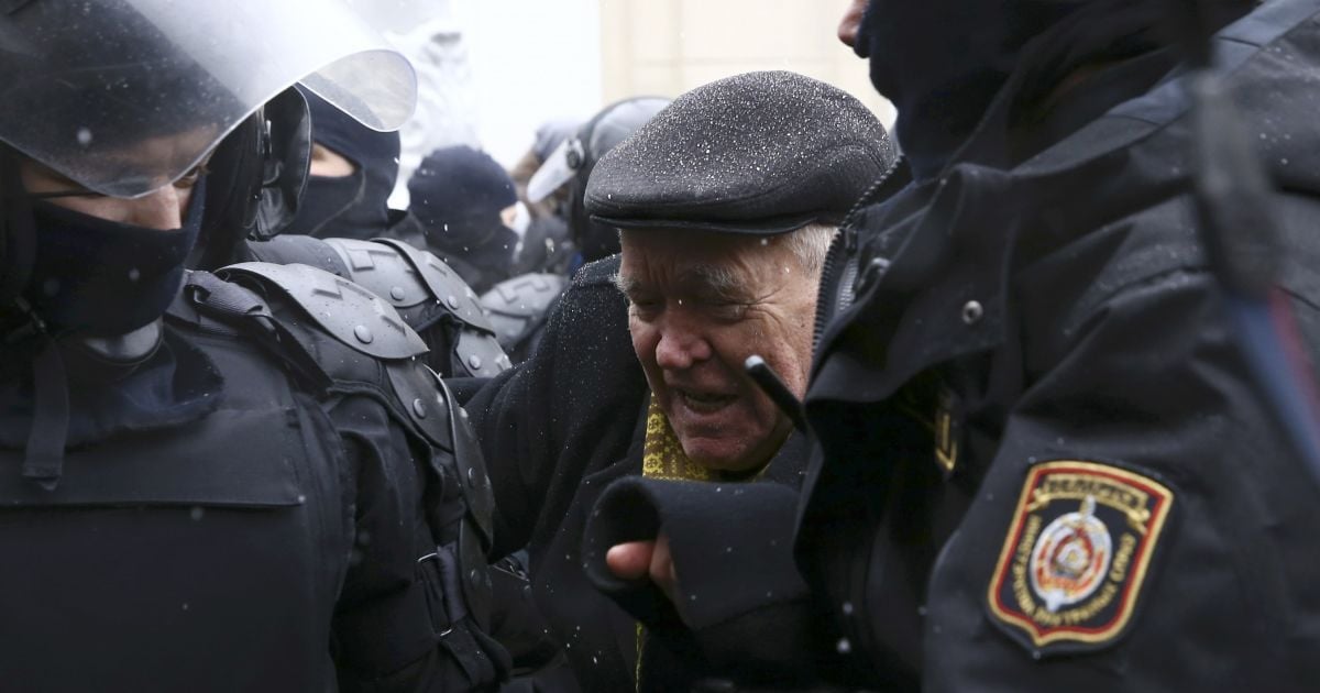 Сотні активістів вийшли на протести попри перешкоди з боку правоохоронців: що відбувається в Мінську