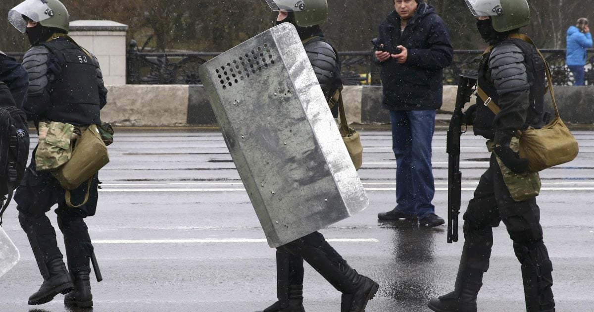 У МЗС підтвердили затримання українця в Мінську під час акцій до Дня волі
