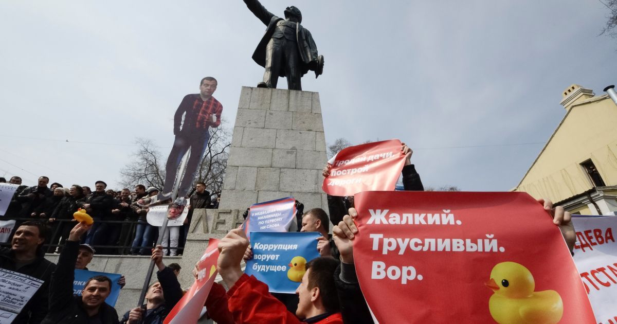 #ДимонОтветит. Как в Сети отреагировали на массовые антикоррупционные митинги в России