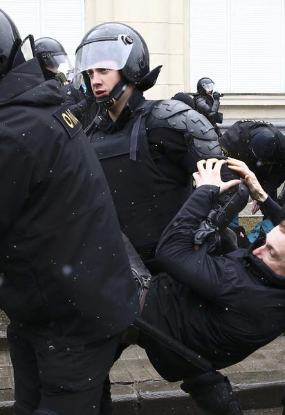 В День воли в Беларуси правоохранители арестовали более тысячи демонстрантов