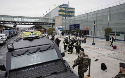 Полиция задержала родных нападавшего на парижский аэропорт Орли