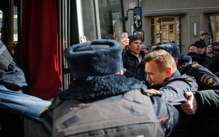 У Москві на антикорупційному мітингу затримали Навального
