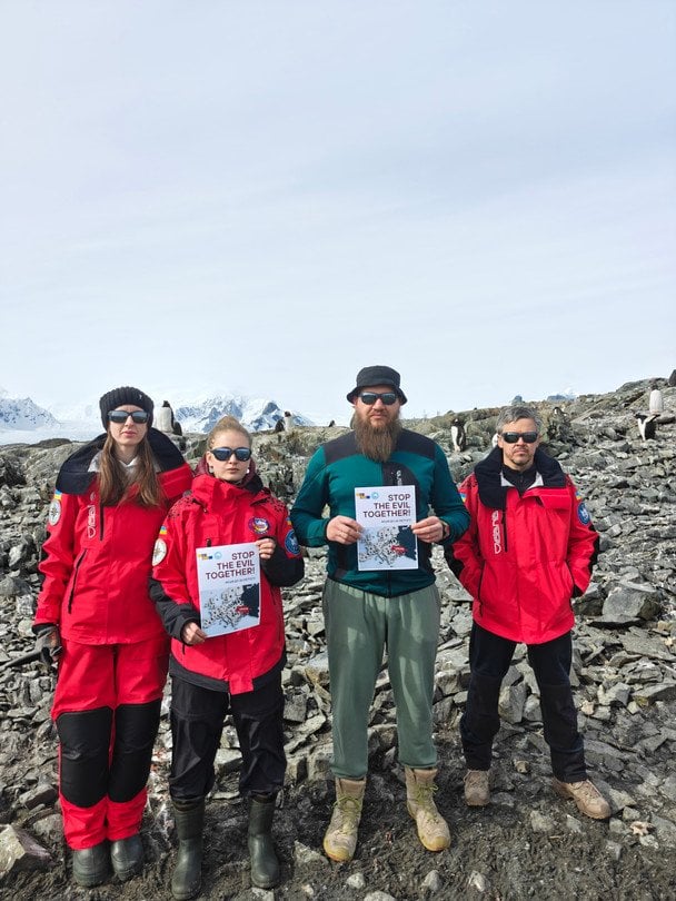Акція Stop the Evil Together в Антарктиді / © Національний антарктичний науковий центр