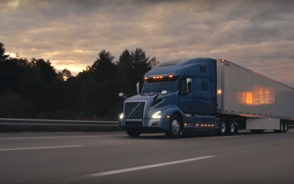 Новые магистральные грузовики Volvo стали более автономными