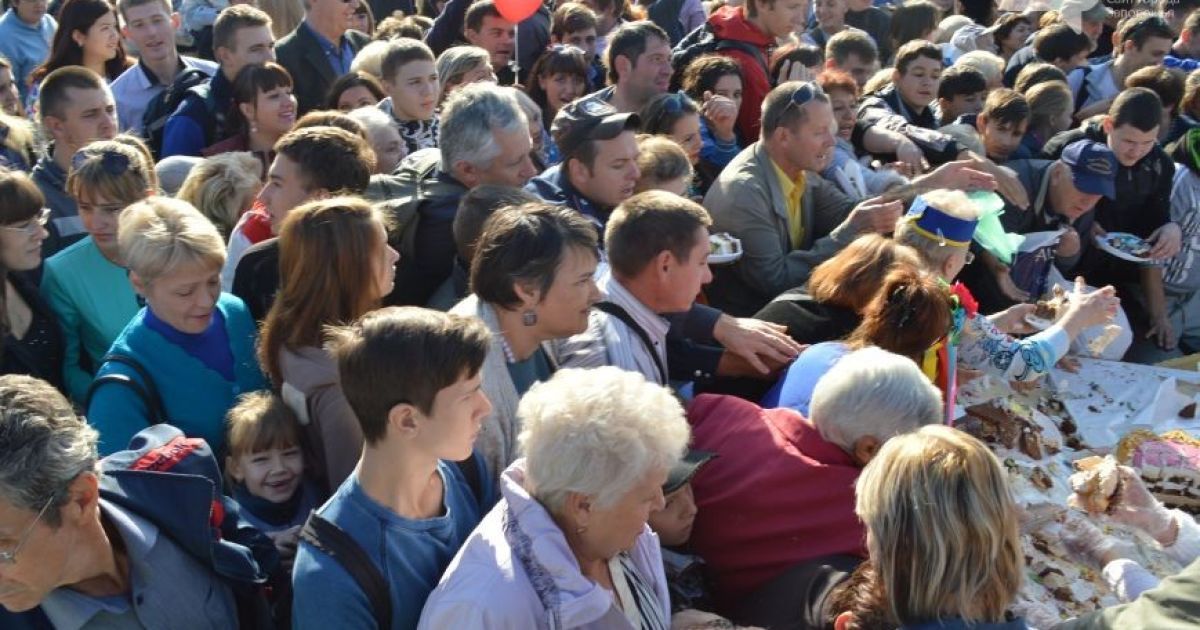 Запорожцы устроили серьезную давку / © http://www.061.ua/