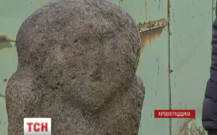Тысячелетнюю скифскую скульптуру нашли на свалке в селе на Кировоградщине