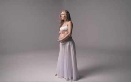 Алена Шоптенко показала обнаженный беременный животик и станцевала под колыбельную