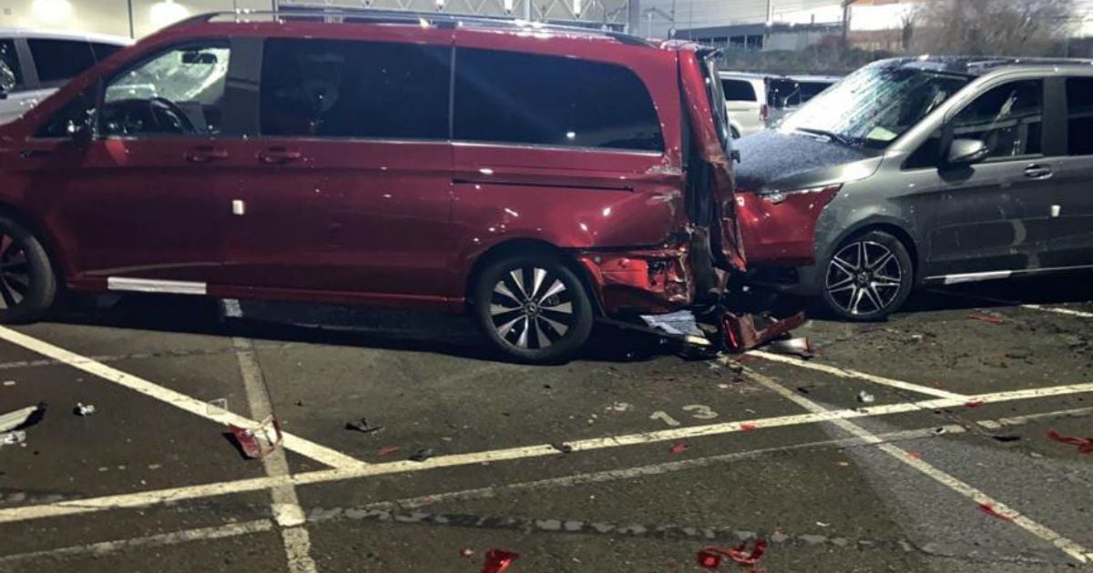 В Испании уволенный сотрудник завода Mercedes-Benz разгромил полсотни новеньких минивэнов