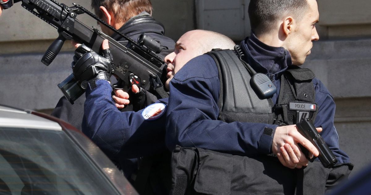 У паризькому офісі МВФ вибухнув підозрілий конверт, поранено співробітника фонду