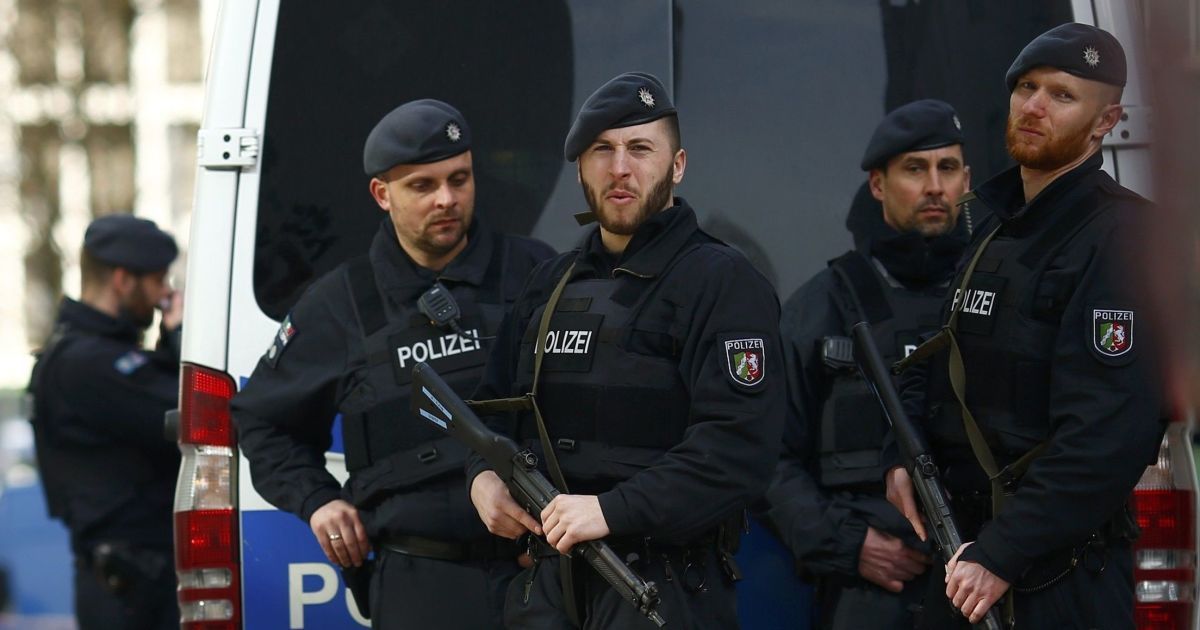 В Германии мужчина устроил кровавую резню в пригородном автобусе