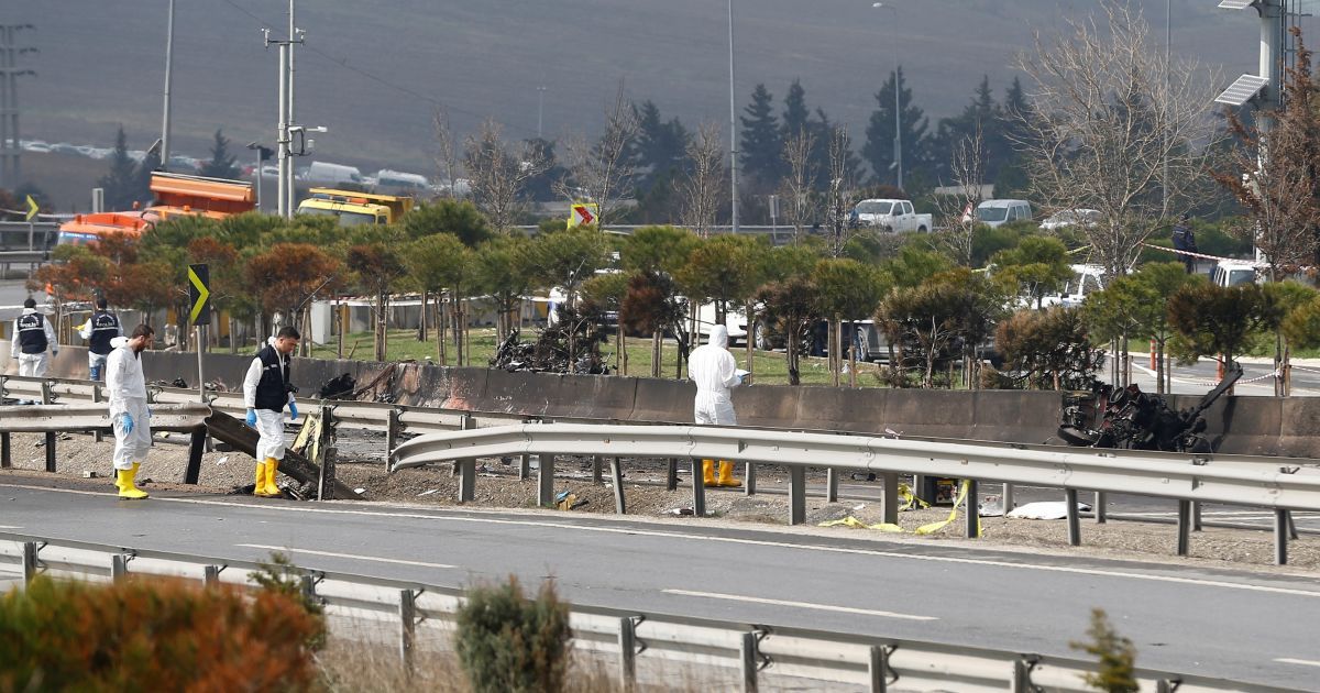 В Стамбуле возросло колличество погибших из-за крушения вертолета